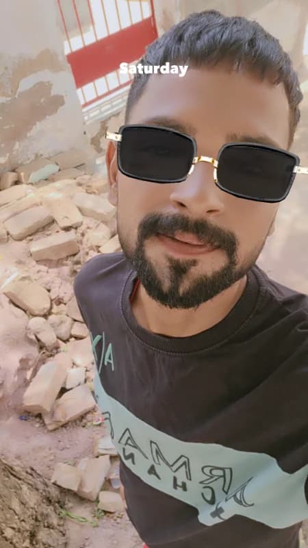 Sanjay depan 